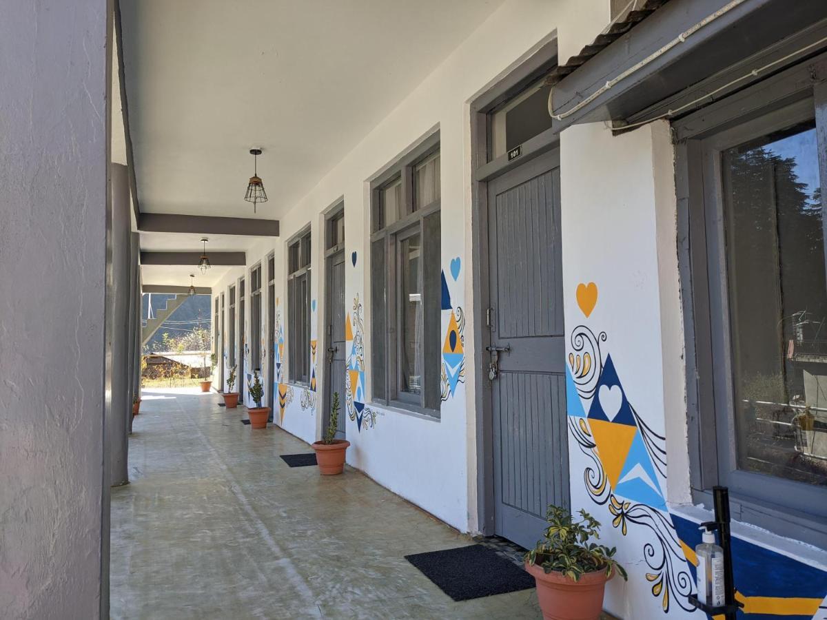 Young Monk Hostel & Cafe Old Manali Exterior foto